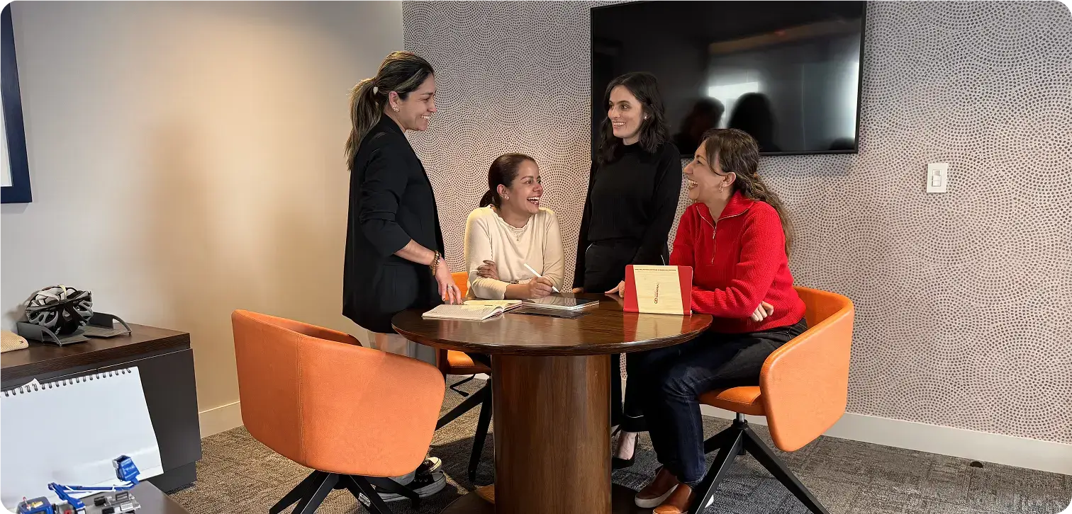 Mujeres sonriendo
